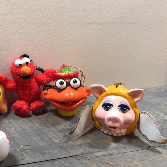 Sesame Street Ernie and Huggable Ernie, Elmo, 2 Kermits, & ornaments Ms Piggy - Picture 17 of 17